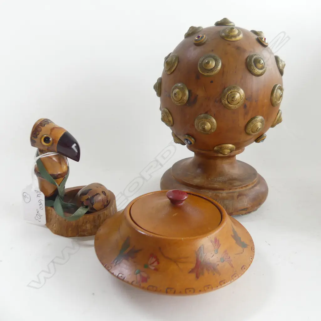 (9) 4 WOODEN ITEMS 1 UNUSUAL ORB WITH APPLIED BRASS STUDS H. 190mm + CIRCULAR LIDDED BOX + TOUCAN ASHTRAY + WOODEN EGG Image 1++