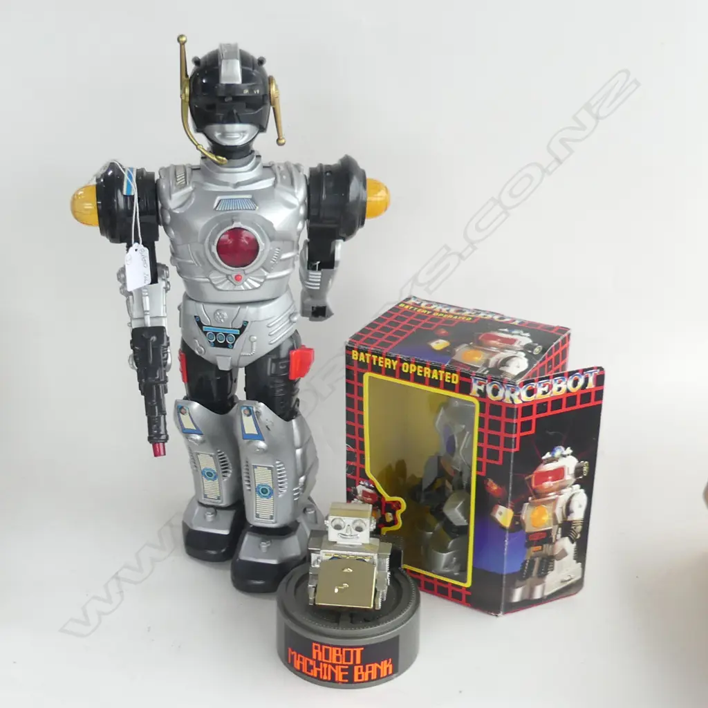 3 ROBOT ITEMS 2 BATTERY OPERATED H. 460mm & 1 AS WINDUP MONEY BOX Image 1++