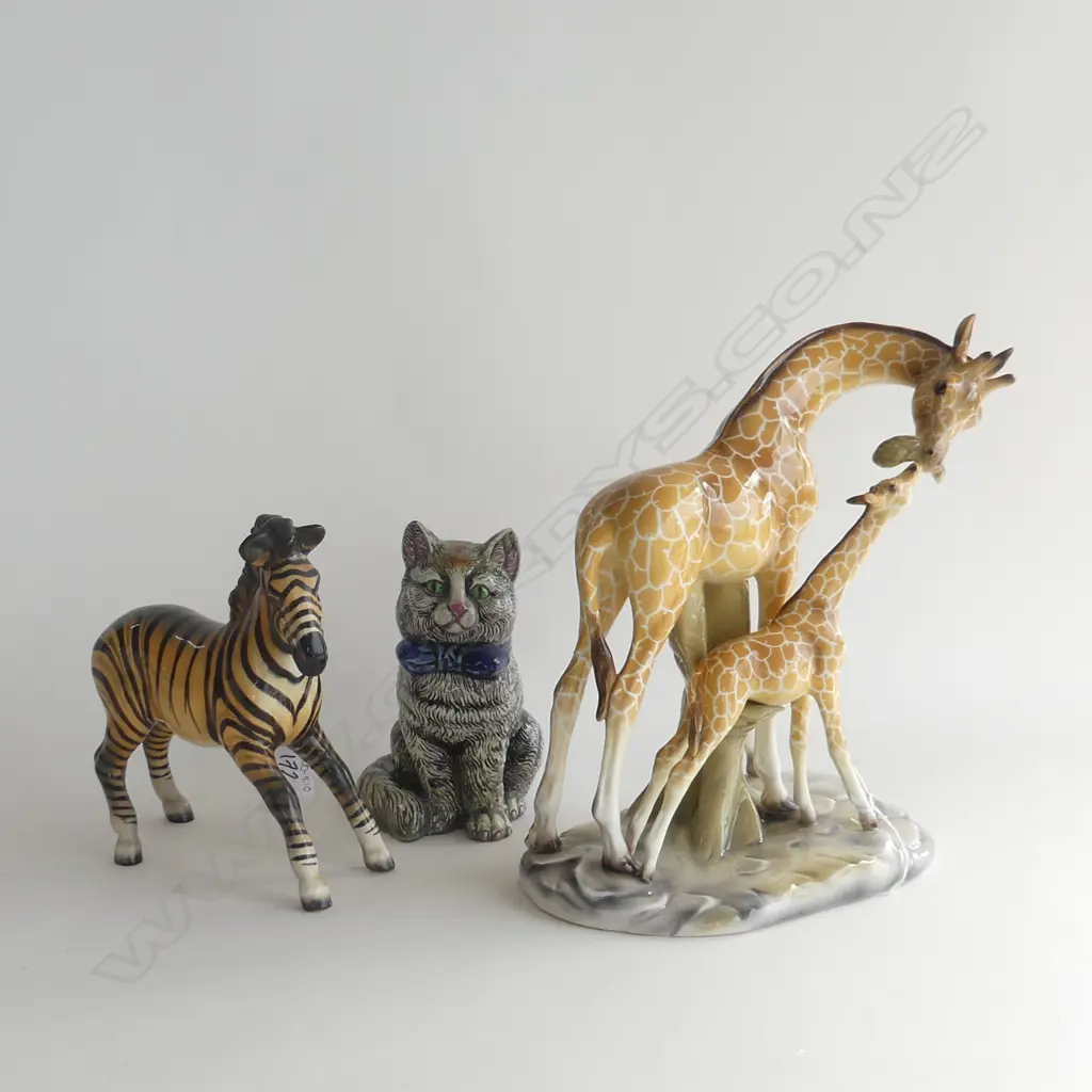 3 x ANIMAL FIGURINES 1 x FEMALE GIRAFFE WITH CALF AF H. 270mm + 1 x ZEBRA + 1 CAT Image 1++