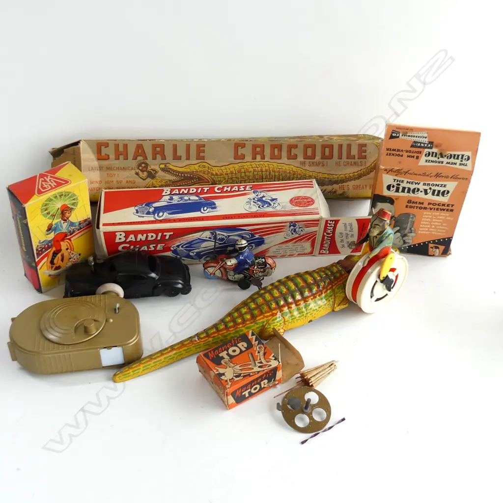 5 BOXED ITEMS 3 CLOCKWORK TOYS INCL CHARLIE CROCODILE L. 400mm + 8mm POCKET VIEWER ETC Image 1++