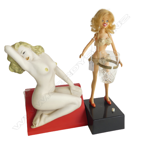 2 FEMALE FIGURINES ON PLINTH GOGO GIRL H. 400mm + MARILYN ON RED STAND signed J.Haines. 12/15 Ltd Ed Image 1++