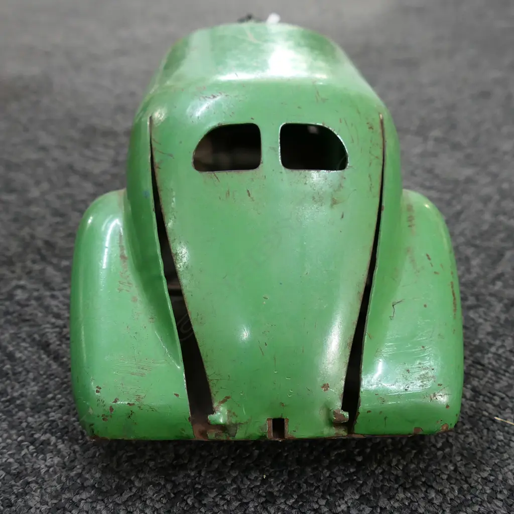 RARE 1930s WYANDOTTE GREEN METAL 'LA SALLE' SEDAN L. 390mm. rear bumper absent Image 1++