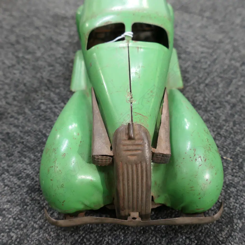 RARE 1930s WYANDOTTE GREEN METAL 'LA SALLE' SEDAN L. 390mm. rear bumper absent Image 1++