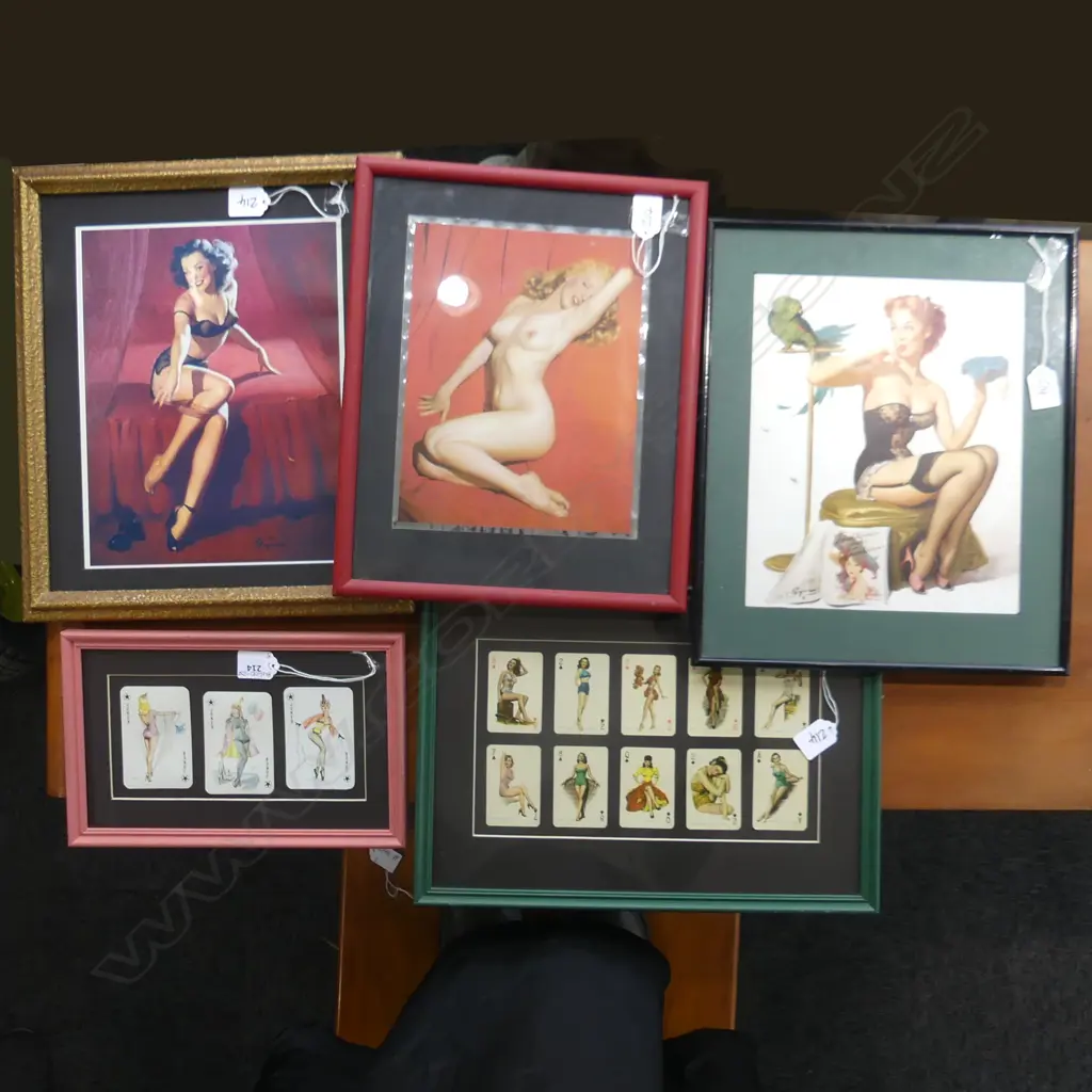 3 x VINTAGE PINUP STYLE PRINTS + 2 PINUP PLAYING CARDS FRAMED H. 250 x 365mm Image 1++