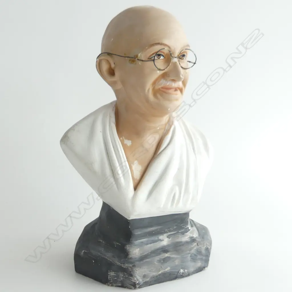 (90) SMALL PLASTER BUST OF MAHATMA GHANDI, H.227mm Image 1++