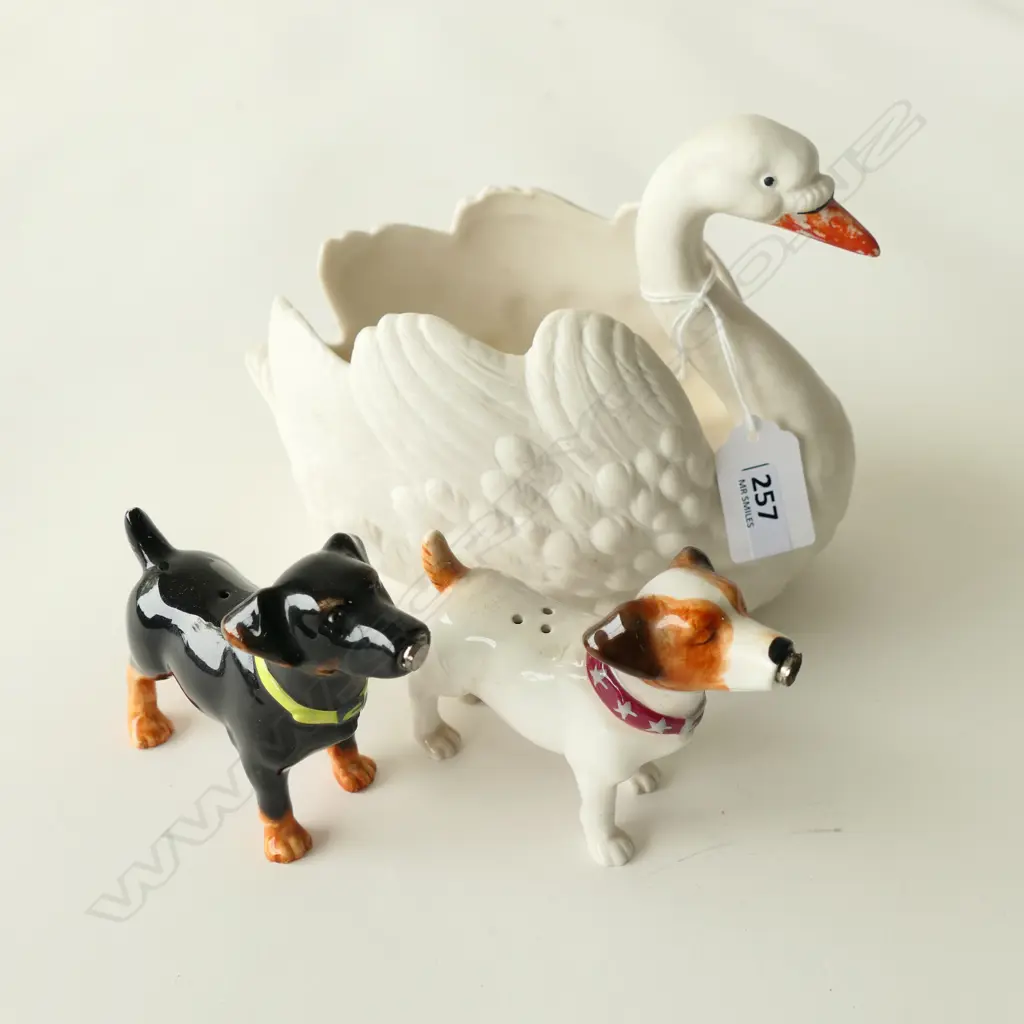(15) 3 ORNAMENTS 2 SMALL DOG CONDIMENTS AND A WHITE SWAN Image 1++