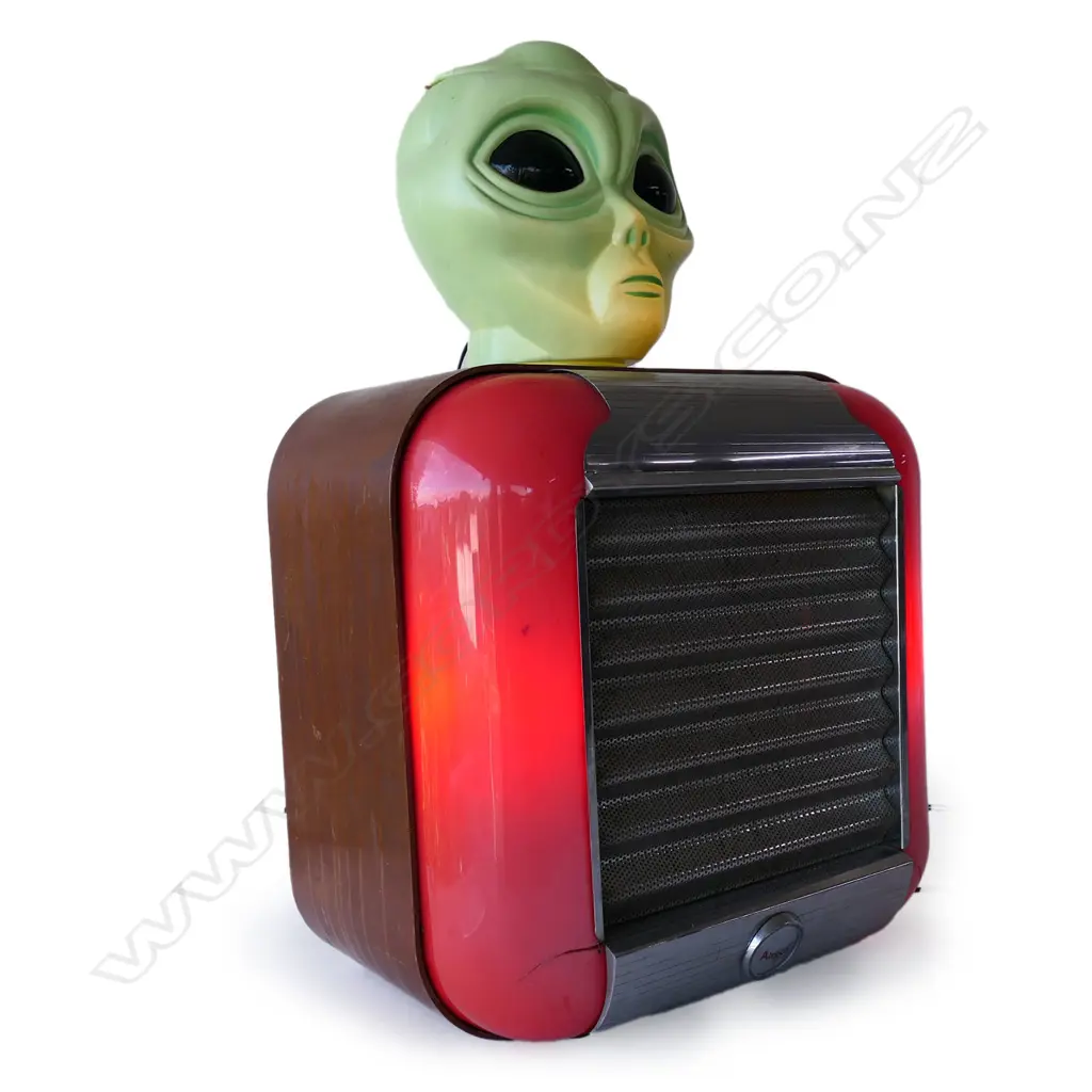 ALIEN LAMP INSTALLATION BY MR SMILES ON TOP OF A SPEAKER 680mm Image 1++