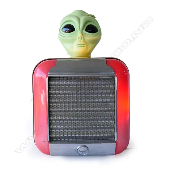 ALIEN LAMP INSTALLATION BY MR SMILES ON TOP OF A SPEAKER 680mm