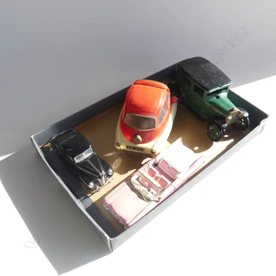 (57) 4 MODEL CARS
