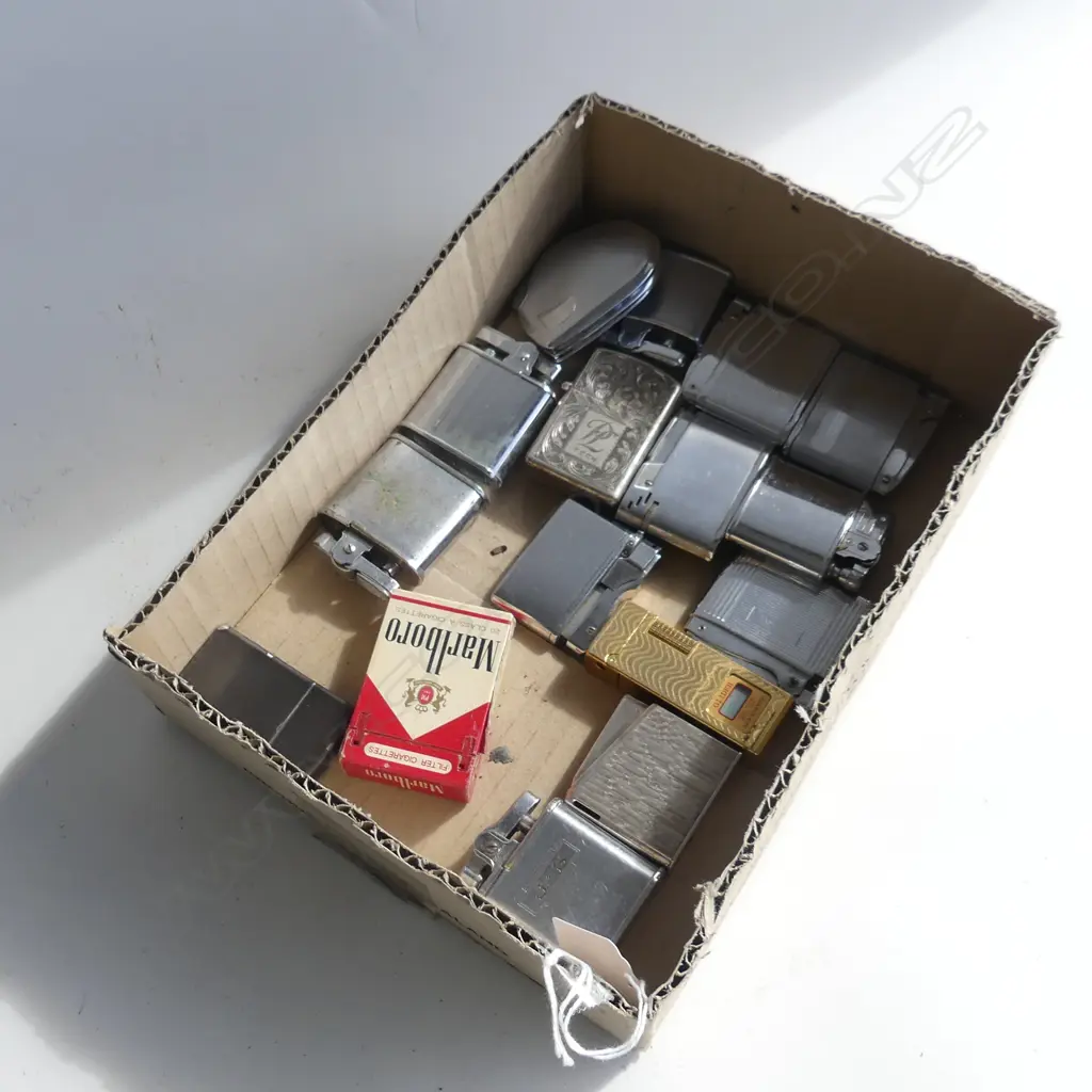 (56) SMALL BOX 16 LIGHTER COLLECTION Image 1++
