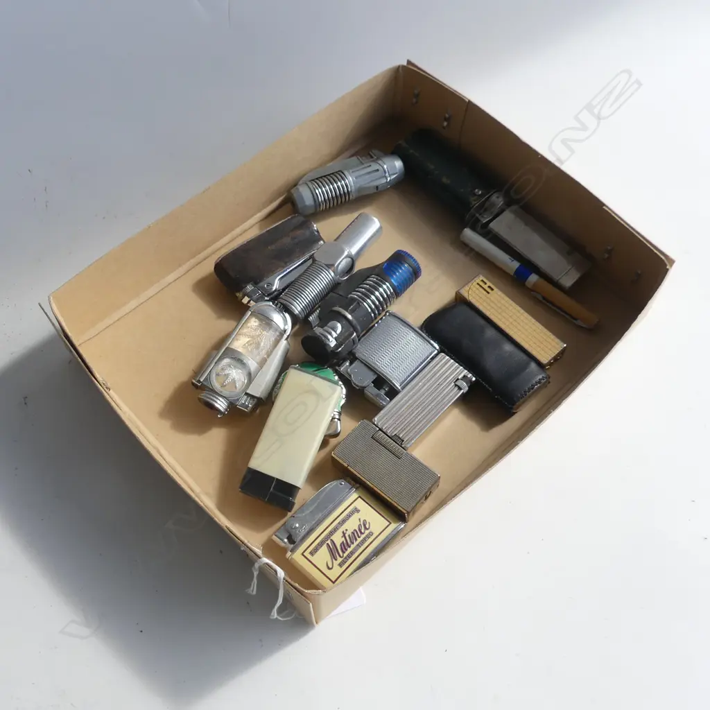 (56) SMALL BOX 16 LIGHTER COLLECTION Image 1++