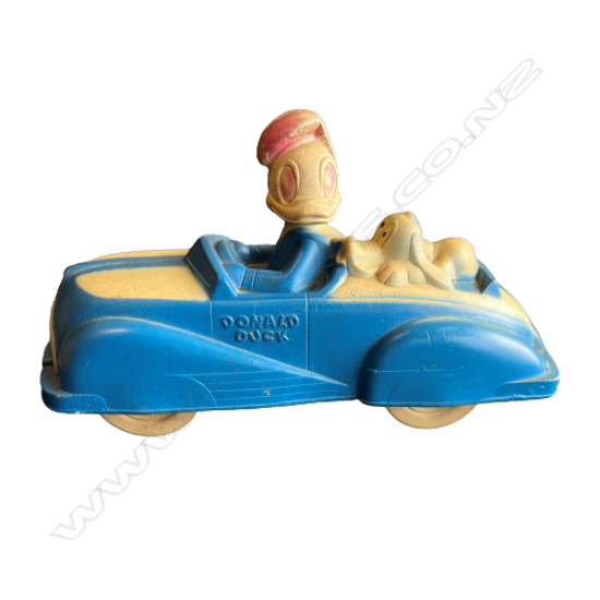 VINTAGE VICEROY SUNRUCO 'DONALD DUCK' IN CAR W DOG HARD RUBBER TOY made in Canada L.165mm