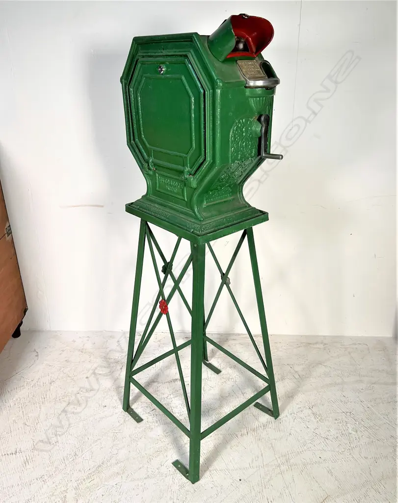 OLD CAST IRON ARCADE PENNY IN THE SLOT MUTOSCOPE VIEWER H.1450mm Image 1++