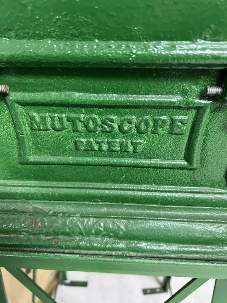 OLD CAST IRON ARCADE PENNY IN THE SLOT MUTOSCOPE VIEWER H.1450mm Image 1++