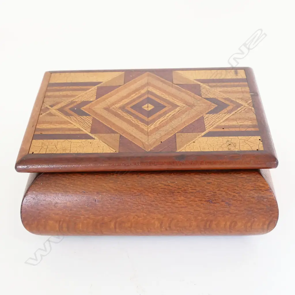 (85) INLAID NATIVE WOODS  REWAREWA BOX, L. 220mm Image 1++