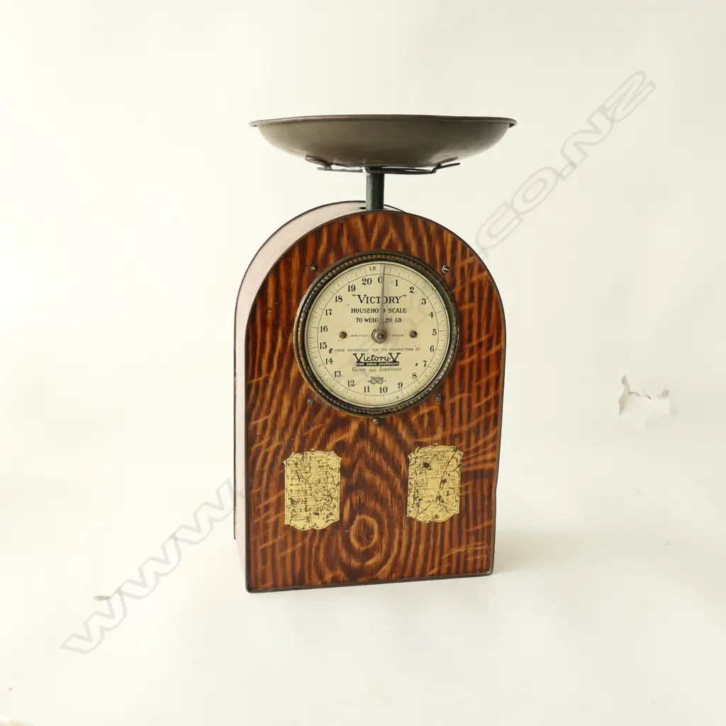 (93) VINTAGE VICTORY TIN KITCHEN SCALES 390mm Image 1++