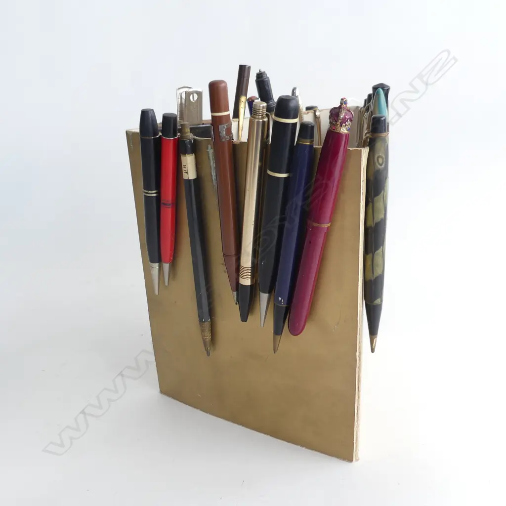 (54) COLLECTION OF 25 PROPELLING PENCILS Image 1++