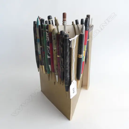 (54) COLLECTION OF 25 PROPELLING PENCILS