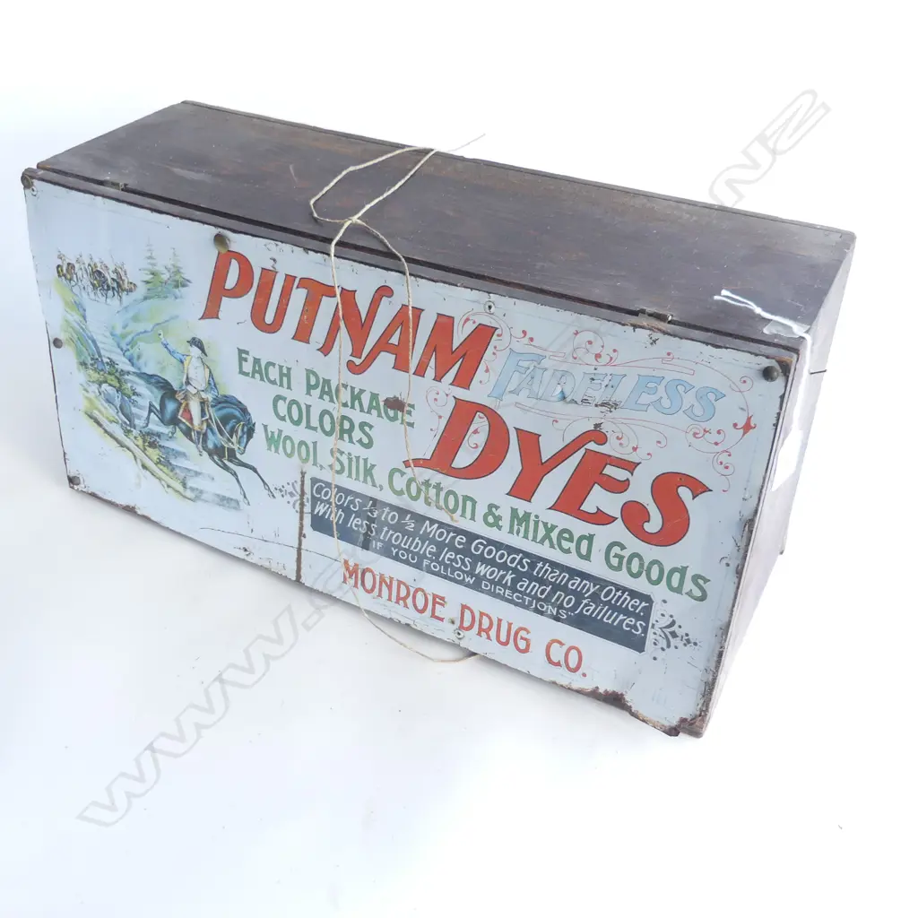 PUTNAM DYES BOX & CONTENTS, L. 550mm Image 1++