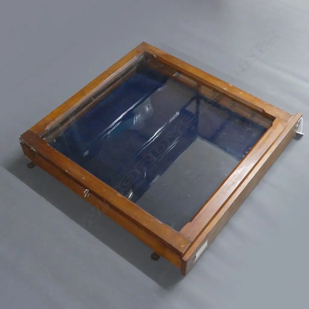 SMALL WALL DISPLAY CABINET  620MM BY 610MM Image 1++