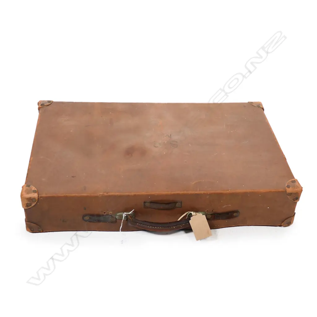 SUITCASE OF OLD MAGICIANS TRICKS DETAILS INSIDE INDEPENDENT Image 1++