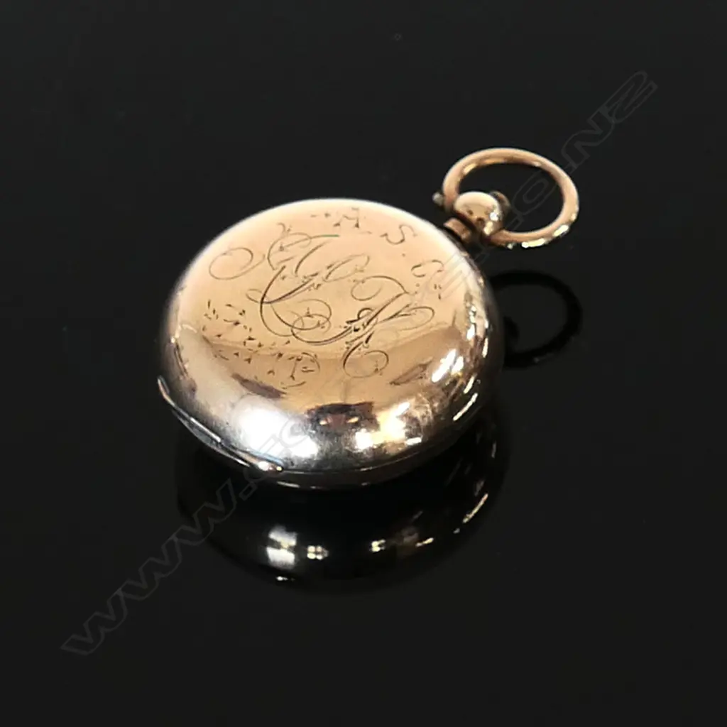 9ct Gold Sovereign Case with "Auckland Savage Club" engraving Image 1++