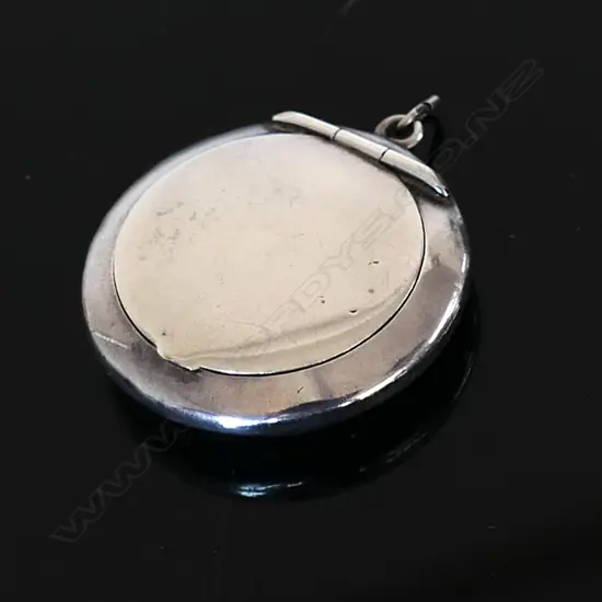 1918 Birmingham Hallmarked Silver Small Circular Case,