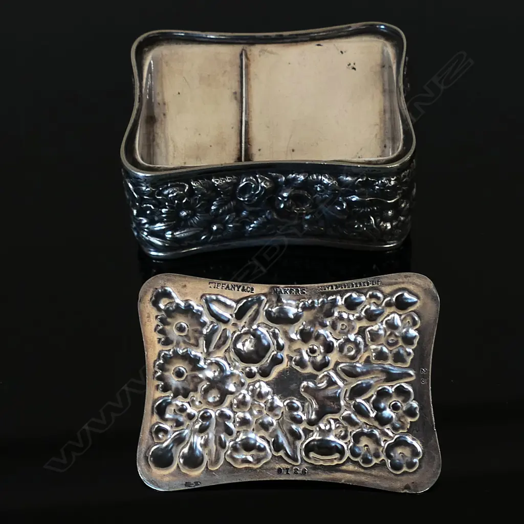 “TIFFANY & Co – MAKERS – SILVER-SOLDERED-EP” Silver Plated Double Stamp Compartment Box Image 1++
