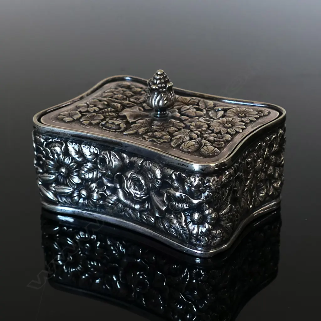 “TIFFANY & Co – MAKERS – SILVER-SOLDERED-EP” Silver Plated Double Stamp Compartment Box Image 1++