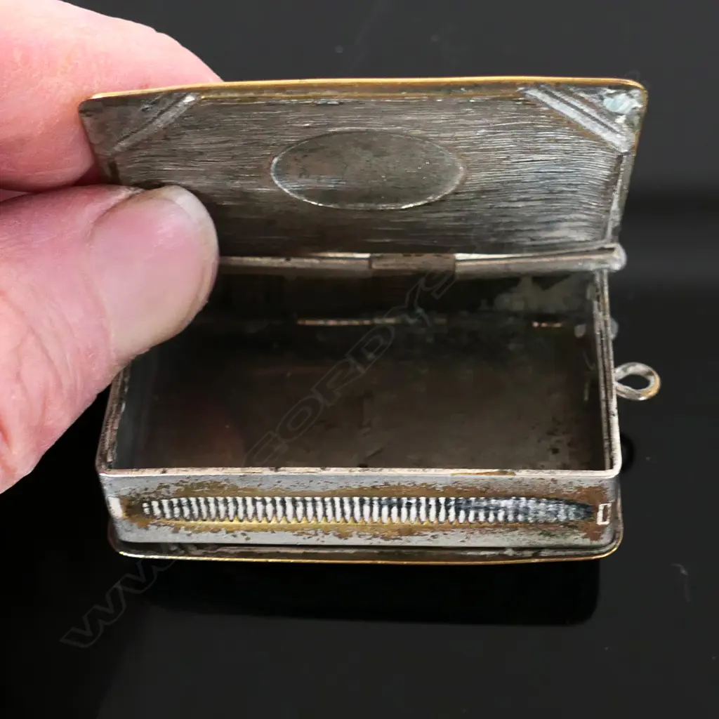 Vesta of Nickel and Tin Alloy with two stamp compartment at the rear of the match compartment in the front, Image 1++