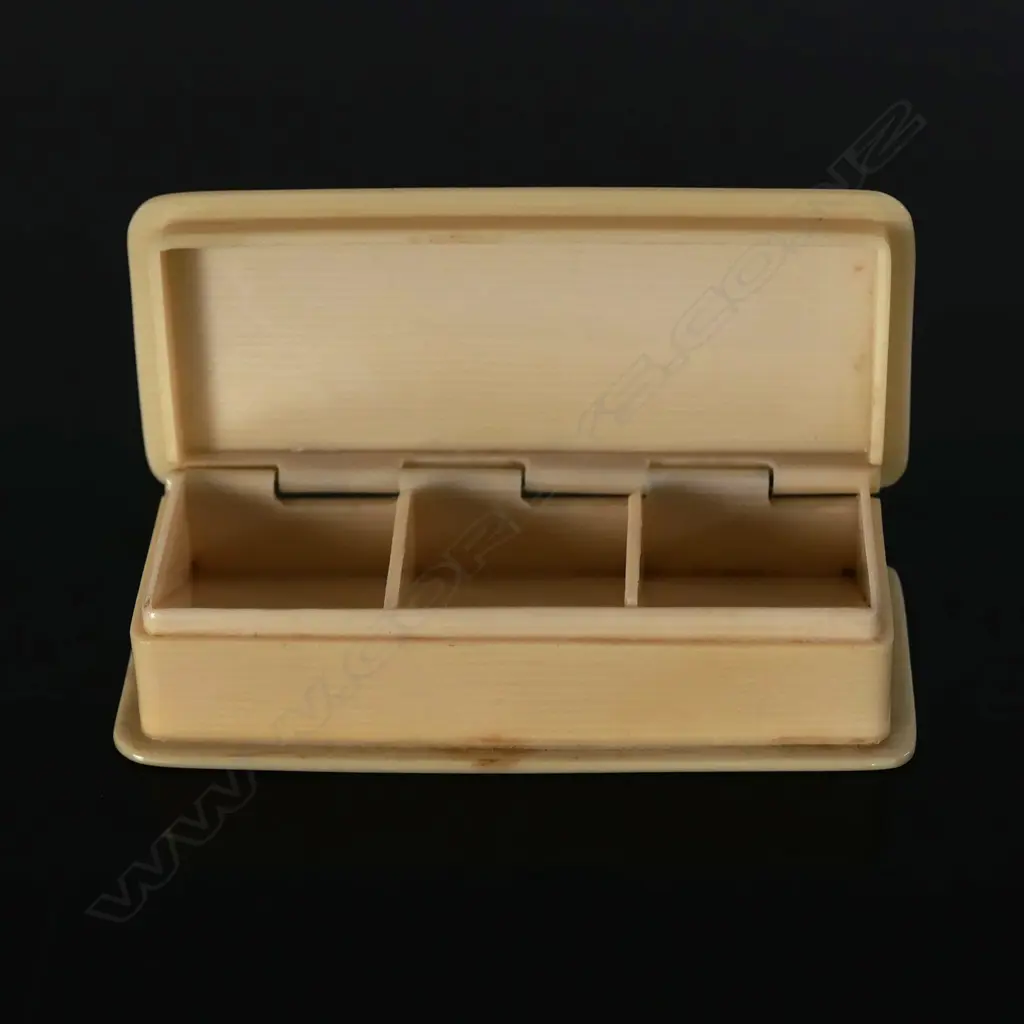 1950s Vintage Three Compartment Stamp Box, Image 1++