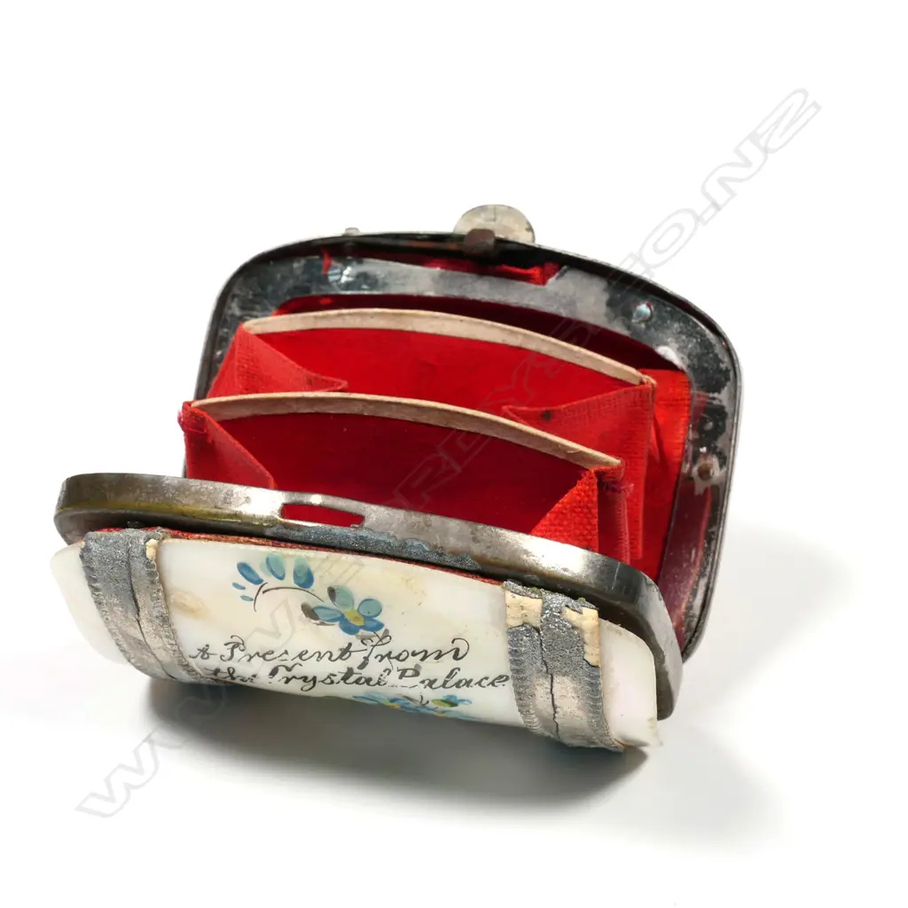 Vintage 1901 Mother of Pearl Purse Souvenir “A Present from the Crystal Palace” Image 1++