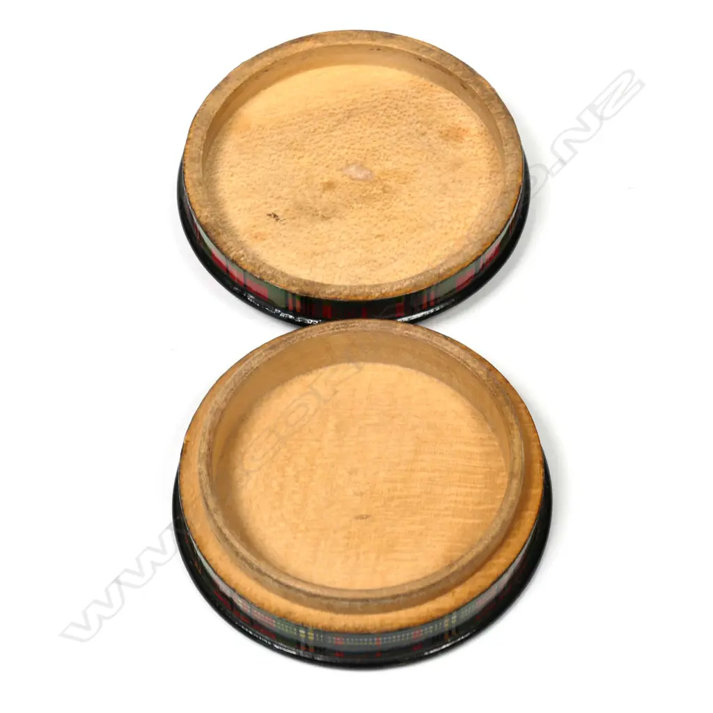 Tartan Ware Circular Single Stamp Box. Image 1++