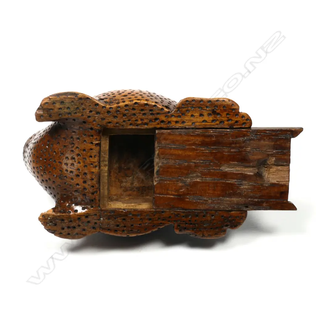 Unusual Wooden Novelty Single Stamp Compartment in the shape of a Frog, Image 1++