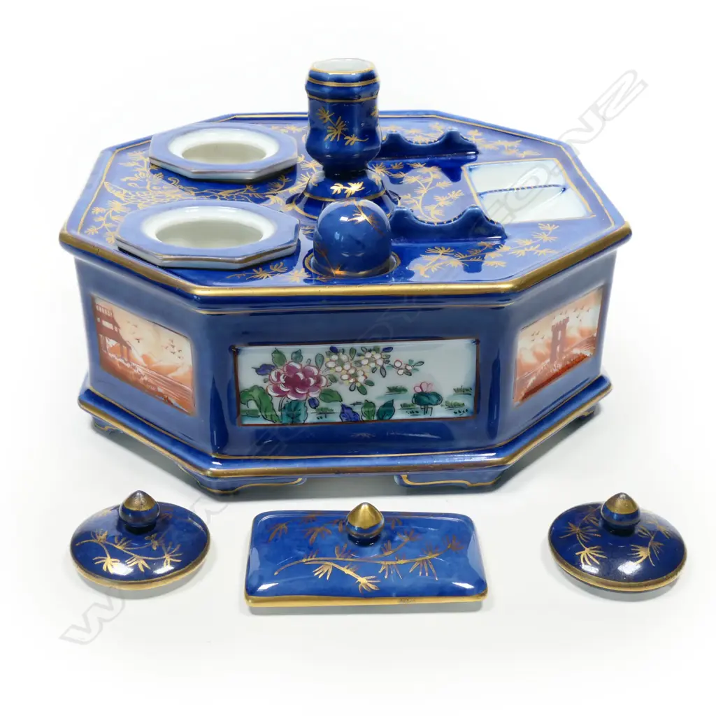 Porcelain Desk Set, octagonal, dark blue ground with gilded pine tree motifs, Image 1++