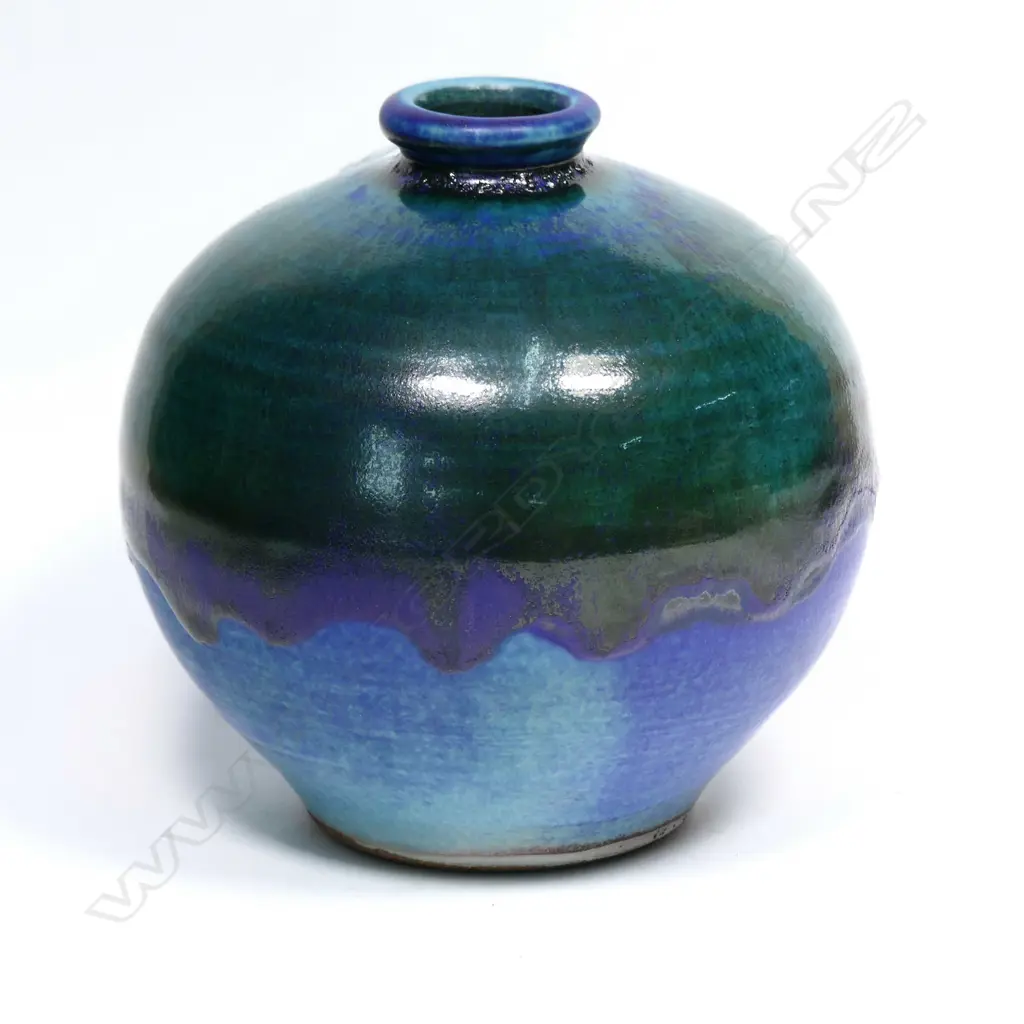 Graeme Storm stoneware spherical vase Image 1++