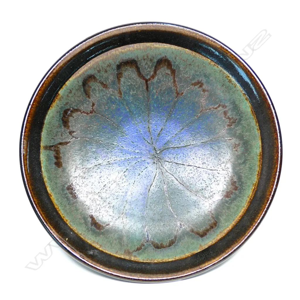 Graeme Storm stoneware shallow bowl Image 1++