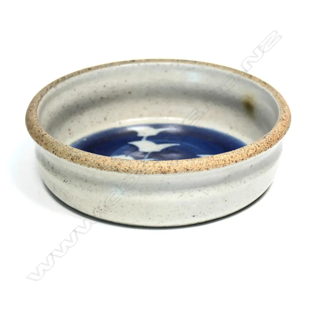 Graeme Storm stoneware shallow bowl Image 1++
