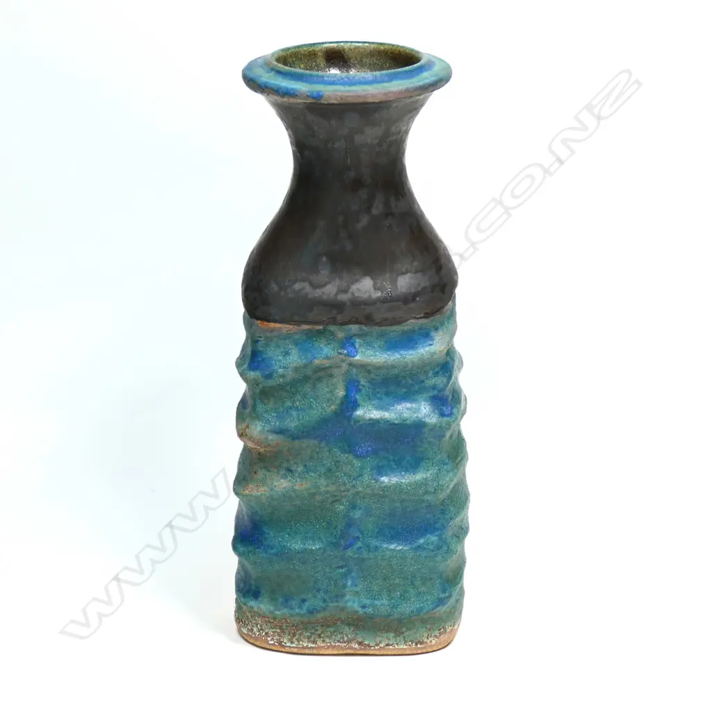 Graeme Storm stoneware sculpted vase Image 1++