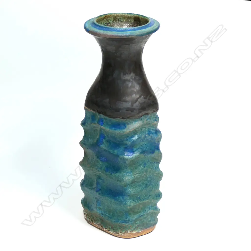 Graeme Storm stoneware sculpted vase Image 1++