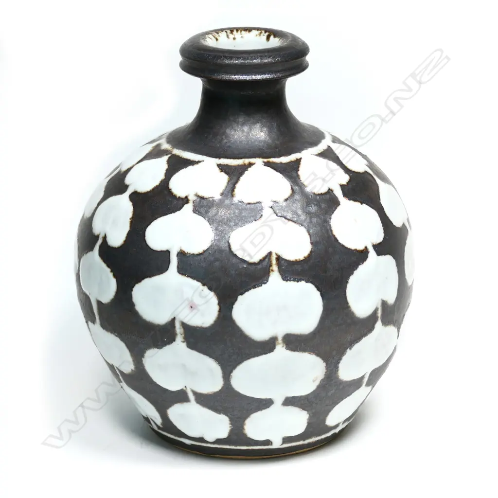 Graeme Storm stoneware vase Image 1++