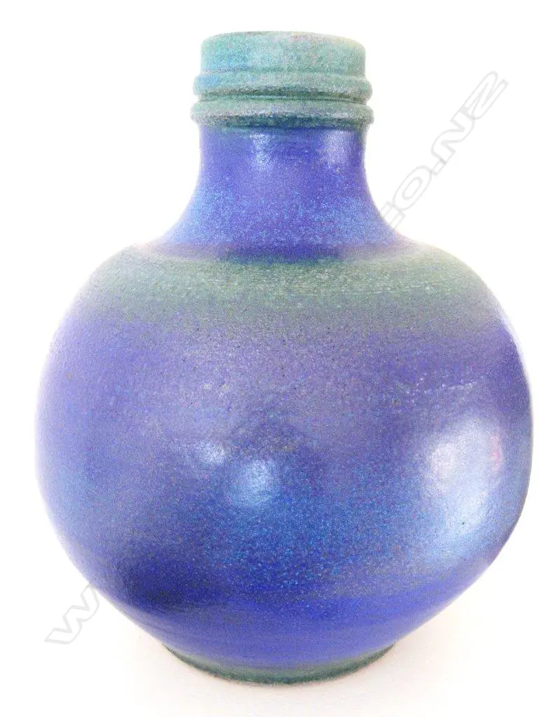 Graeme Storm stoneware spherical vase Image 1++