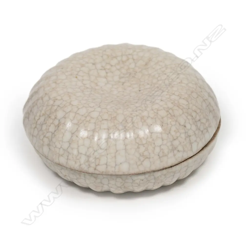 Graeme Storm stoneware lidded small circular box Image 1++