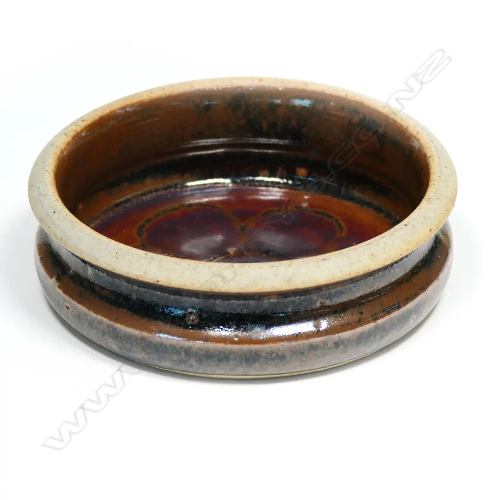 Graeme Storm stoneware bowl Image 1++