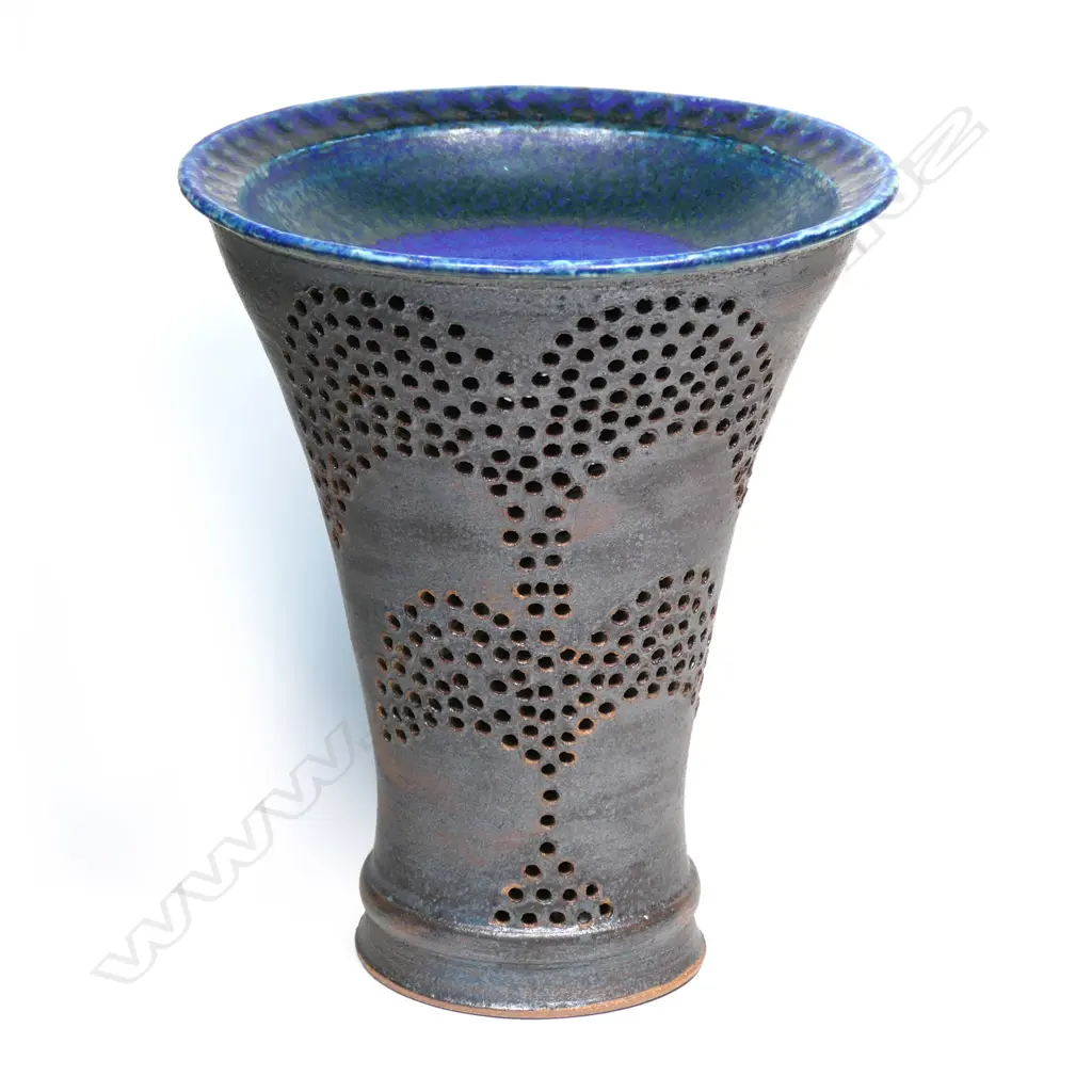 Graeme Storm stoneware raised flared bowl Image 1++