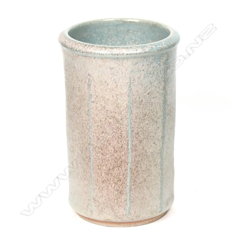 Graeme Storm faceted vase Image 1++