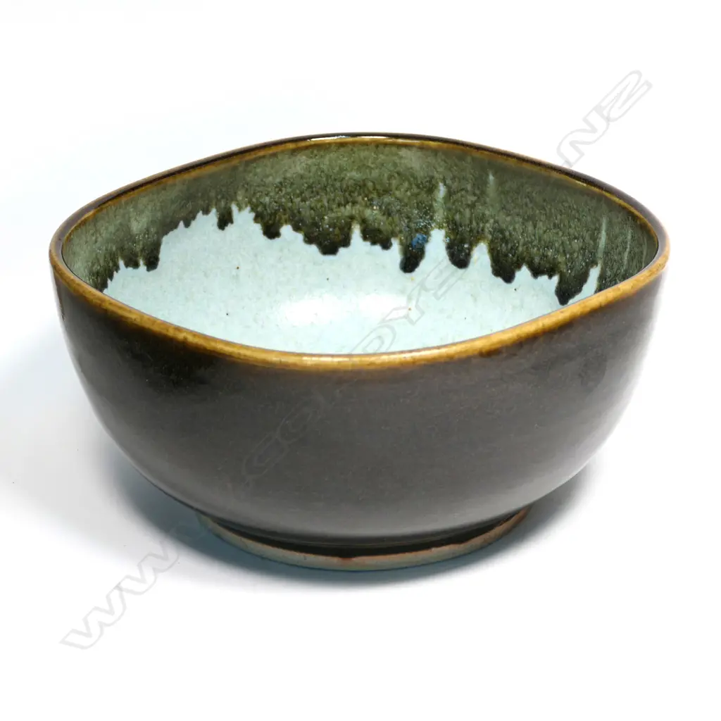 Graeme Storm stoneware squared circular bowl Image 1++