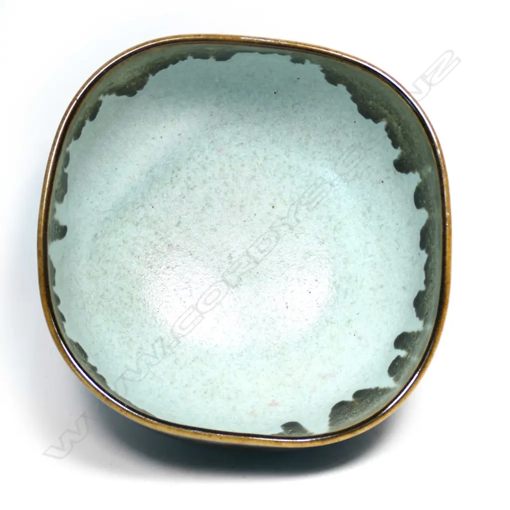 Graeme Storm stoneware squared circular bowl Image 1++