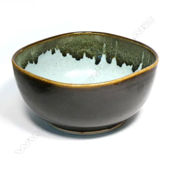 Graeme Storm stoneware squared circular bowl