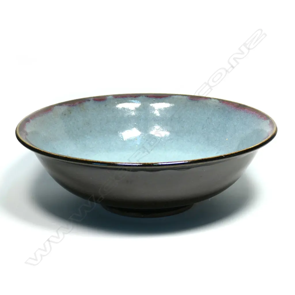 Graeme Storm stoneware bowl Image 1++